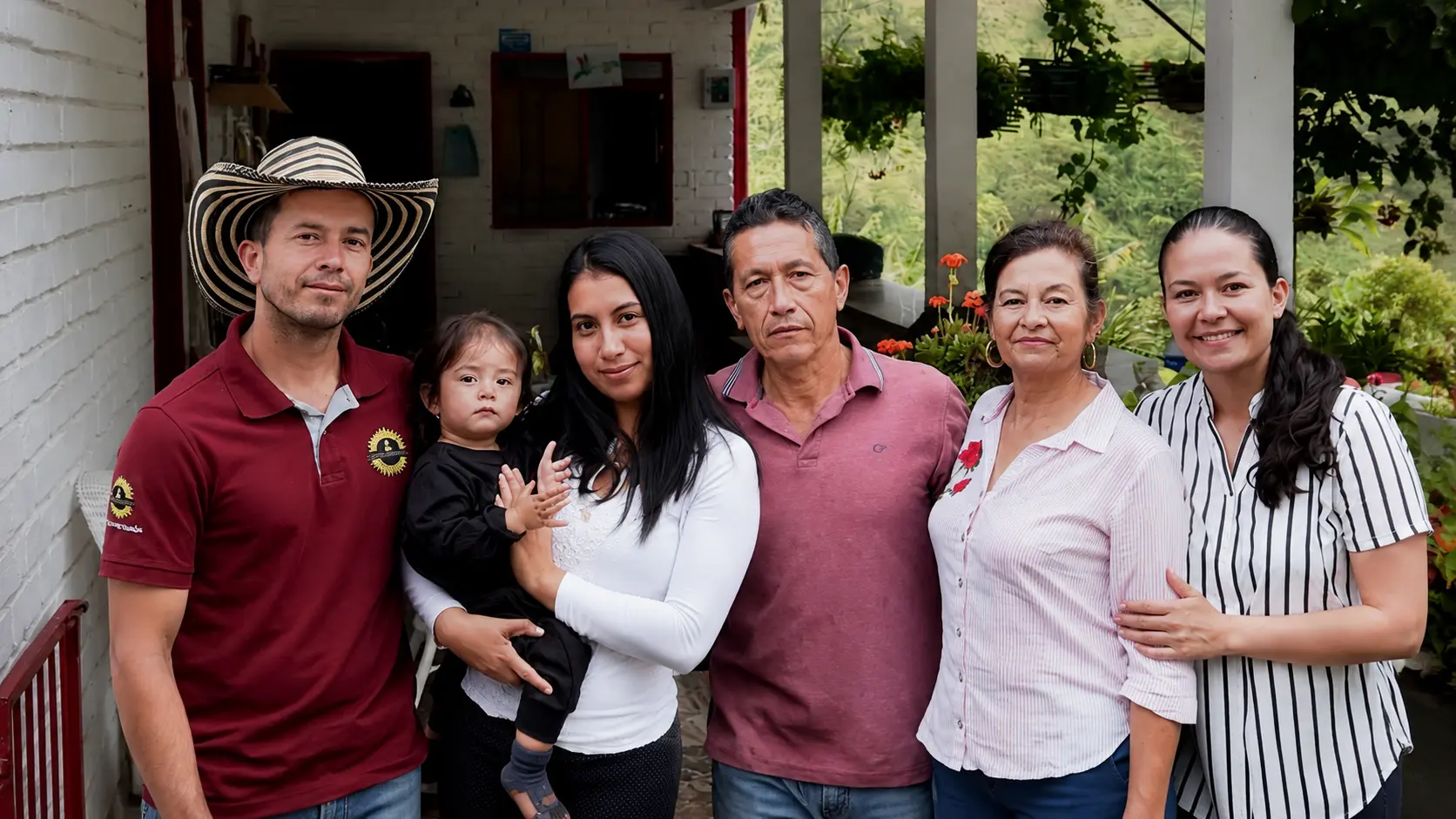 La familia Ortiz Blandón en la Finca El Girasol